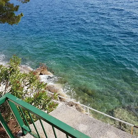 Apartment Drvenik, 1m From Sea *
