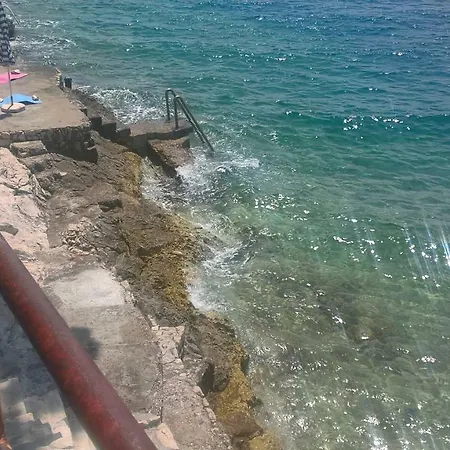 Drvenik, 1m From Sea Apartment